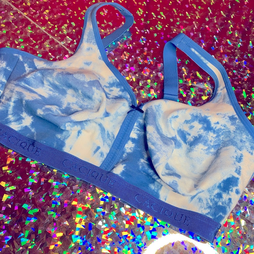 🦋Blue and white wire free sports bra🦋